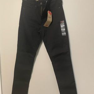 Levi’s 311 Jeans Shaping Skinny
